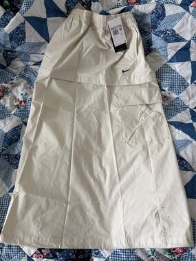 Nike women’s sports wear woven skirt cream nwt size XS
